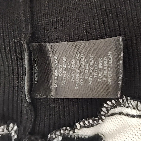 WHBM Lightweight Black and White Sweater Size M - Picture 8 of 9